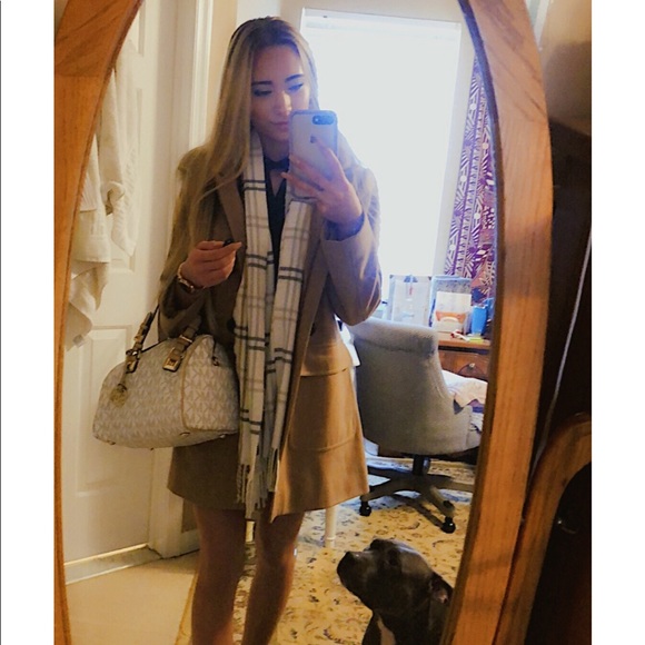 Meet Your Posher Liz, Thanks for stopping by! - Picture 1 of 2